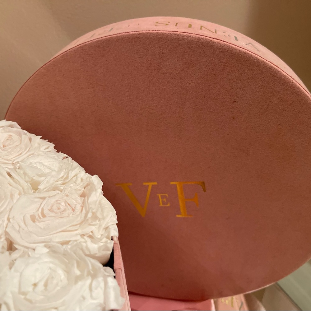 Pink Velvet Round Rose Box with White Roses - Picture 4 of 5